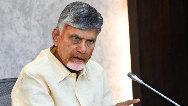 సీఎం చంద్రబాబుకు వాలంటీర్ల భారీ షాక్?