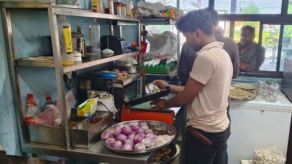 Telangana: రెస్టారెంట్లలో ఫుడ్ సేఫ్టీ అధికారుల తనిఖీలు..