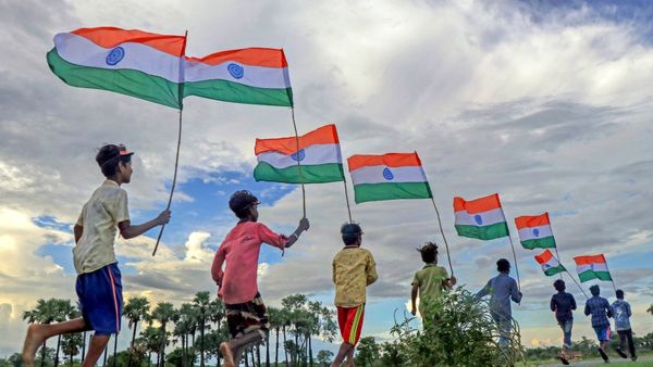 78th Independence day: ఎర్రకోటపై త్రివర్ణ పతాక రెపరెపలు