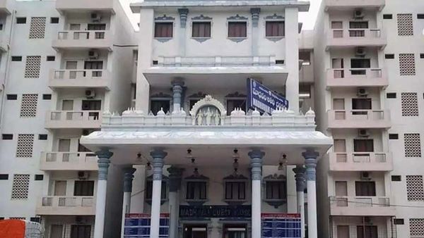 తిరుమల భక్తులు షాక్, శ్రీనివాసం, మాధవంలో పైప్ లైన్లతో ఇబ్బందులు, వసతి గృహాలు 