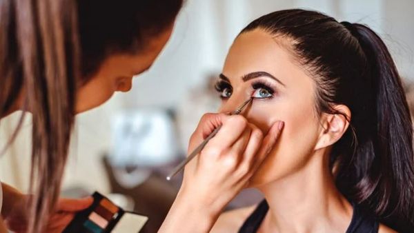 రోజు మేకప్ వేసుకుంటే ఏమౌతుందో తెలుసా..?