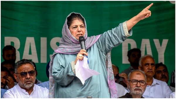 జమ్మూ కాశ్మీర్ ఎన్నికలకు పీడీపీ మ్యానిఫెస్టో రిలీజ్-కాంగ్రెస్, అబ్దుల్లాలకు ముఫ్తీ ఆఫర్..!