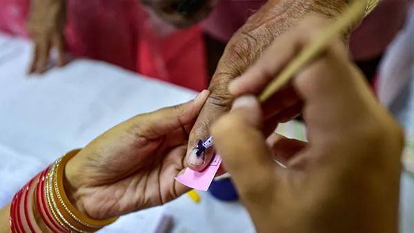 తెలంగాణలో మోగిన ఎన్నికల నగారా