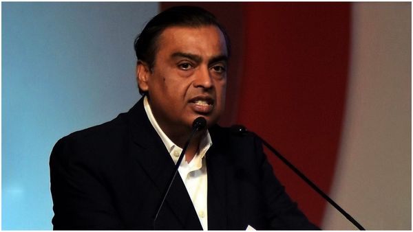 రిలయన్స్ టర్నోవర్ రూ.10,00,122 కోట్లు: షేర్ హోల్డర్లకు భారీ రివార్డులు: సంపదను పంచుతాం: అంబానీ