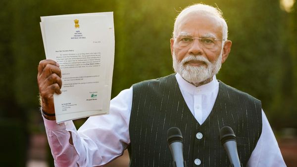 PM Modi: భారత్ మరో బంగ్లాదేశ్ కాకుండా కాపాడిన మోడీ నిర్ణయాలివే..! లేకుంటే హసీనా స్ధానంలో..