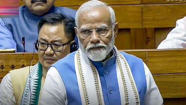 లోక్ సభలో వైసీపీ షాక్ తో రూటు మార్చిన మోడీ- వ్యూహాత్మకంగా ట్విస్ట్..!