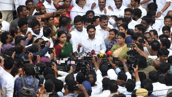 ఏపీ ప్రభుత్వానికి జగన్ హెచ్చరిక - స్వయంగా వస్తా..!!
