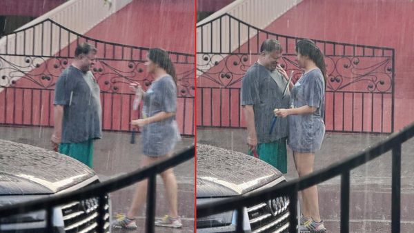  నడిరోడ్డు మీద భర్తతో రొమాన్స్‌ చేస్తూ రెచ్చిపోయిన అనసూయ