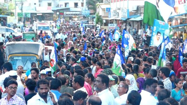 వైసీపీకి జగన్ ఆప్త మిత్రుడు గుడ్ బై..!!