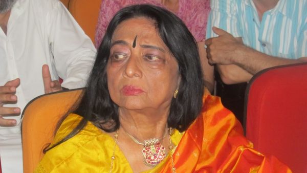 ప్రముఖ నృత్యకారిణి యామినీ కృష్ణమూర్తి కన్నుమూత