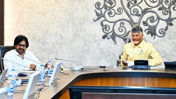 పవన్ అటు- చంద్రబాబు ఇటు: డబుల్ ఇంజిన్