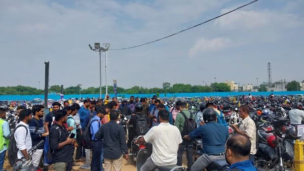 హైదరాబాద్ మెట్రో ‘పార్కింగ్’ బాదుడు!