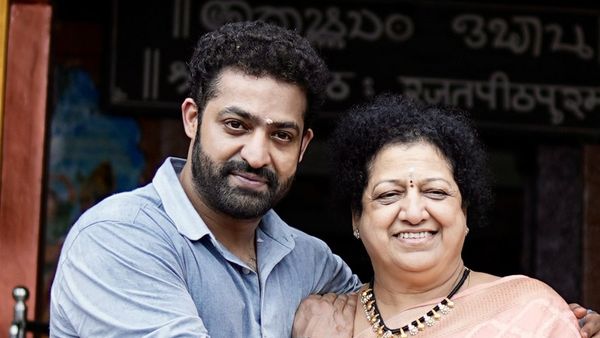 ఉడిపిలో తల్లితో కలిసి ప్రత్యేక పూజలు చేసిన జూనియర్ ఎన్టీఆర్, అమ్మ కోరిక