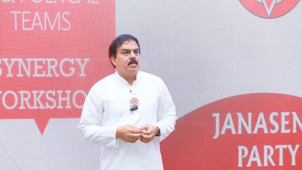  పవన్ కామెంట్స్ అల్లు అర్జున్ పైనేనా ? నాదెండ్ల  క్లారిటీ..!
