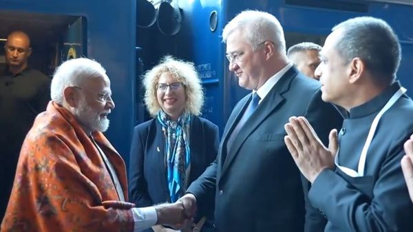 Train Force One: విమానాన్ని వాడని మోదీ