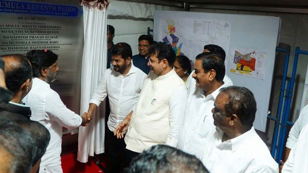 4వ సిటీ మాతోనే: చంద్రబాబు, వైఎస్‌లను గుర్తు చేసిన రేవంత్, శ్రీధర్ బాబుకు ప్రశంస