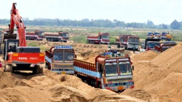 వైఎస్ జగన్ అడ్డాలో ఇసుక దందా,జిల్లా ఎస్పీ సీరియస్, నేరుగా నదిలోకి వెళ్లి?