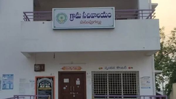 సచివాలయాల ఉద్యోగుల బదిలీల్లో కొత్త ట్విస్ట్ - వాట్ నెక్స్ట్..!!