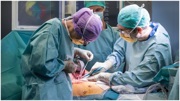 టాలీవుడ్‌ ప్ర‌ముఖ ద‌ర్శ‌కుడికి మేజ‌ర్ స‌ర్జ‌రీ..?