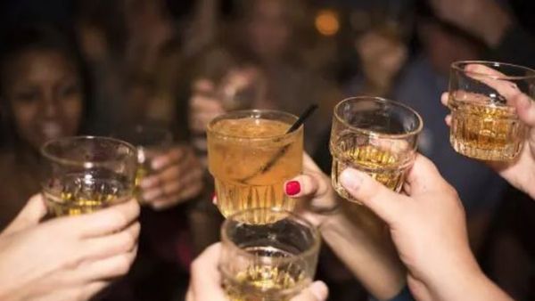 మందబాబులకు గట్టి షాకిచ్చిన తెలంగాణ ప్రభుత్వం