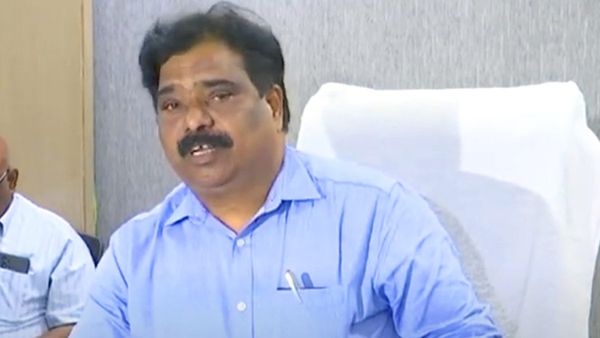 వెంకటరెడ్డి ఆచూకి తెలిస్తే చెప్పండి, మాజీ డైరెక్టర్ మాయం, పెద్దిరెడ్డి దెబ్బ 