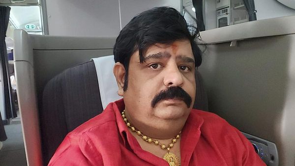 జ్యోతిష్యుడు వేణు స్వామికి షాక్.. ఆయనపై కంప్లైంట్!!