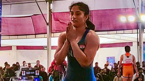 Vinesh Phogat: నాడు ఢిల్లీ రోడ్లపై ధర్నా: నేడు ఒలింపిక్స్‌లో చారిత్రాత్మ గెలుపు