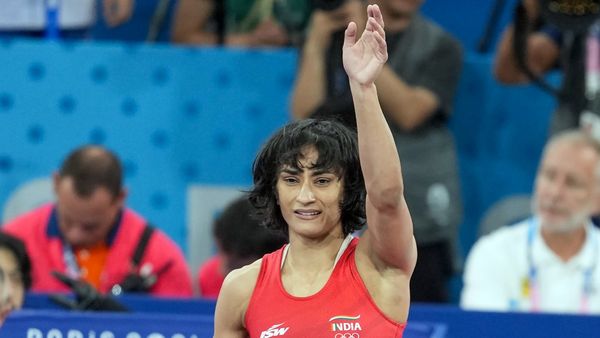 Vinesh Phogat Verdict: కాసేపట్లో వినేష్ ఫోగట్ తీర్పు-దేశవ్యాప్తంగా ఉత్కంఠ..!