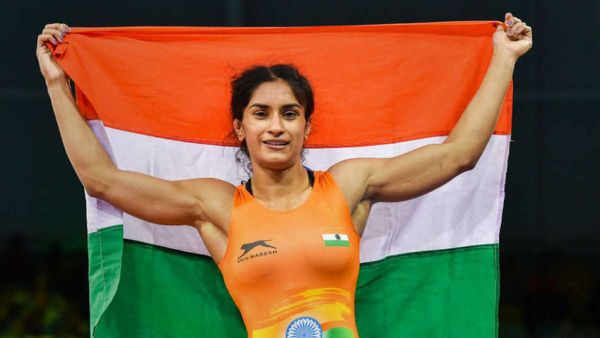 వినేష్ ఫోగట్ చనిపోతుందనుకున్నా.. భయానక పరిస్ధితిని వివరించిన కోచ్..!