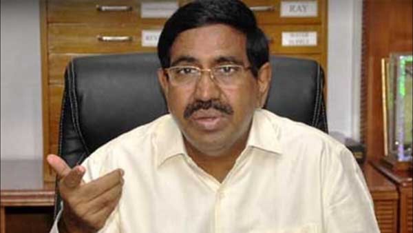 బుడమేరుకు మళ్లీ వరదంటూ ప్రచారం: జనం పరుగులు, అంతా ఫేకే