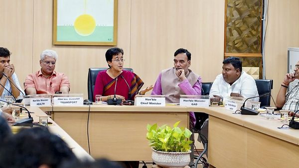 కార్మికుల వేతనాలు పెంచుతూ కొత్త సీఎం ఆతిశీ కీలక నిర్ణయం