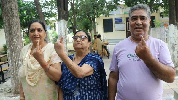 కాశ్మీర్ ఓటర్లు గ్రేట్- ఒక ఓటుకు ఒక మొక్క