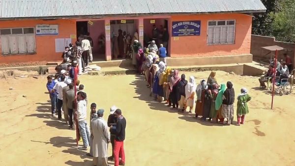 జమ్మూకశ్మీర్లో తొలిసారి ఓటేయబోతున్న పాకిస్తాన్ హిందువులు..!