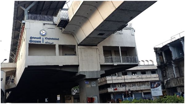 Khairathabad Metro Station: ఖైరతాబాద్ మెట్రో స్టేషన్ గేట్లు మూసివేత..!