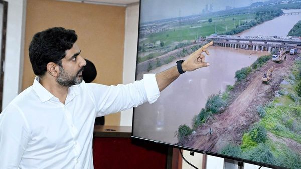 ఆర్మీపై ప్రశంసలు కురిపించిన నారా లోకేష్, గండ్లు పూడ్చివేత పనులు 
