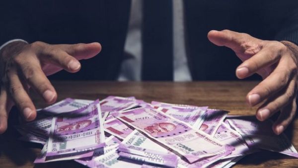 ఇండియాలో అత్యంత ధనవంతుడైన హీరో అతనే..!
