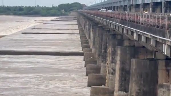 ఏపీలో ప్రమాదకరంగా గోదావరి: హెచ్చరిక జారీ