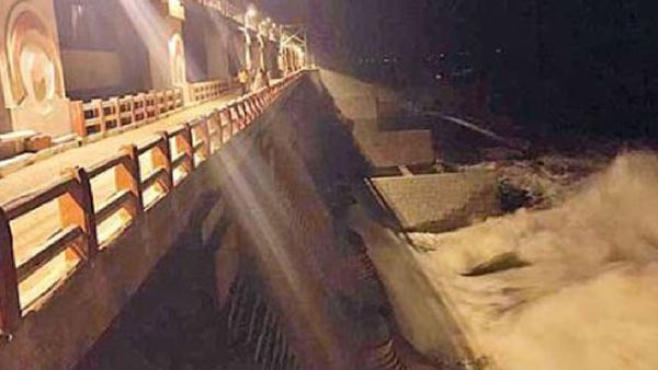 హెచ్చరికలు లేకుండా మూసీ గేట్లు ఎత్తివేత: వరదలో చిక్కుకున్న కాపర్లు, 20 గేదెలు గల్లంతు