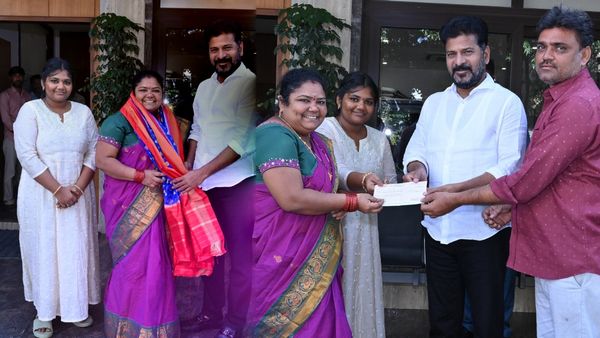 వరద బాధితులకు కుమారీ ఆంటీ విరాళం.. మెచ్చుకున్న సీఎం రేవంత్ రెడ్డి!