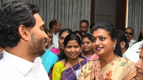 రోజాకు జగన్ ప్రాధాన్యతకిదే నిదర్శనం.. వారికి షాక్, వైసీపీ నుండి అవుట్! 