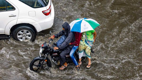 ఏపీలో తీరం దాటిన తుఫాన్: అయినా అప్రమత్తం: ఇక ఈ జిల్లాల్లో అతి భారీ వర్షాలు