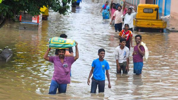Weather Update: ఏపీకి భారీ వర్ష సూచన.. భయపడిపోతున్న విజయవాడ వాసులు..!
