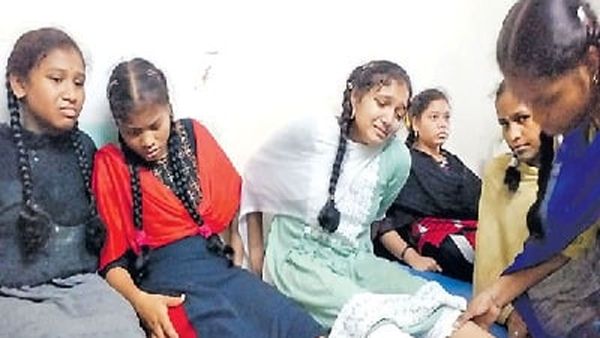 క్ర‌మ‌శిక్ష‌ణ పేరుతో 200 గుంజీలు తీయించిన ప్రిన్సిప‌ల్‌.. అస్వస్థతకు గురైన విద్యార్ధినులు...