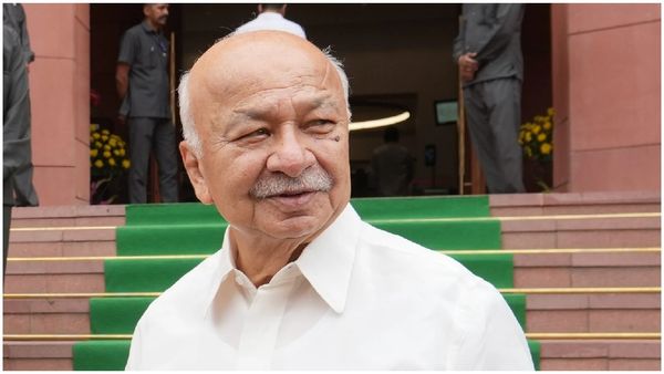 కాశ్మీర్‌‌కు వెళ్లాలంటే భయపడ్డ: మాజీ హోంమంత్రి, కాంగ్రెస్‌ను ఏకిపారేసిన..!!