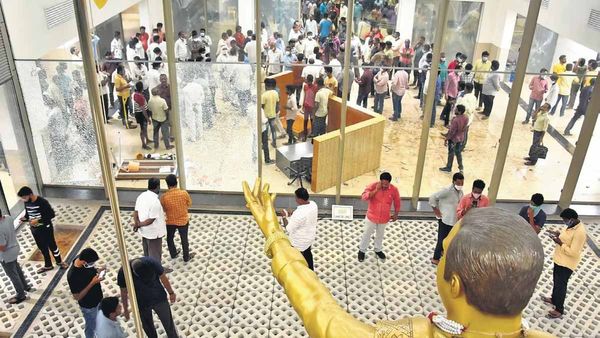 జూనియర్ ఎన్టీఆర్ సినిమాలు ఎక్కువ చూస్తున్న వైసీపీ లీడర్స్, సేమ్ డైలాగ్ లు 