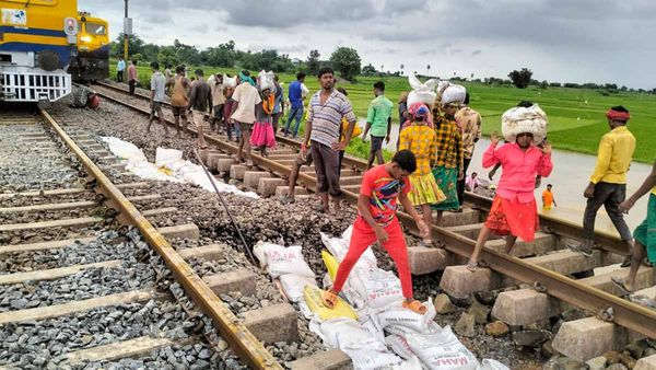 ఏపీ, తెలంగాణాల్లో నేడు రద్దయిన రైళ్ల వివరాలివీ.. 