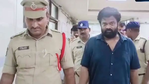 వైసీపీ సర్కార్ గన్ మెన్లు ఎందుకిచ్చిందంటే ? కస్టడీలో నోరువిప్పిన బోరుగడ్డ..!