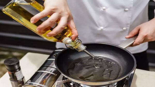 దసరా, దీపావళి పండుగలకు నిత్యావసరాలు, వంటనూనెల ధరల షాక్!