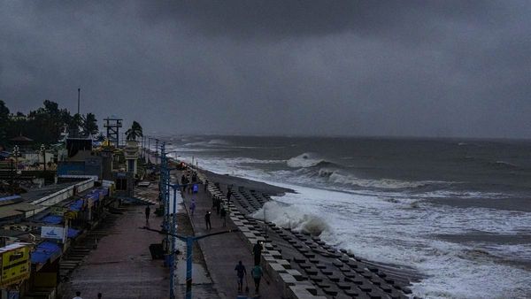 ఏపీపై తుఫాన్ పడగ- ఈ జిల్లాల్లో భారీ వర్షాలు