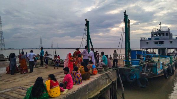 దూసుకొస్తున్న తుఫాను, మూడు జిల్లాలకు ముప్పు - తాజా అలర్ట్స్..!!